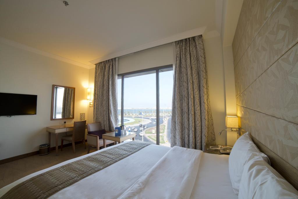 Golden Tulip Dammam Corniche Hotel Exterior foto
