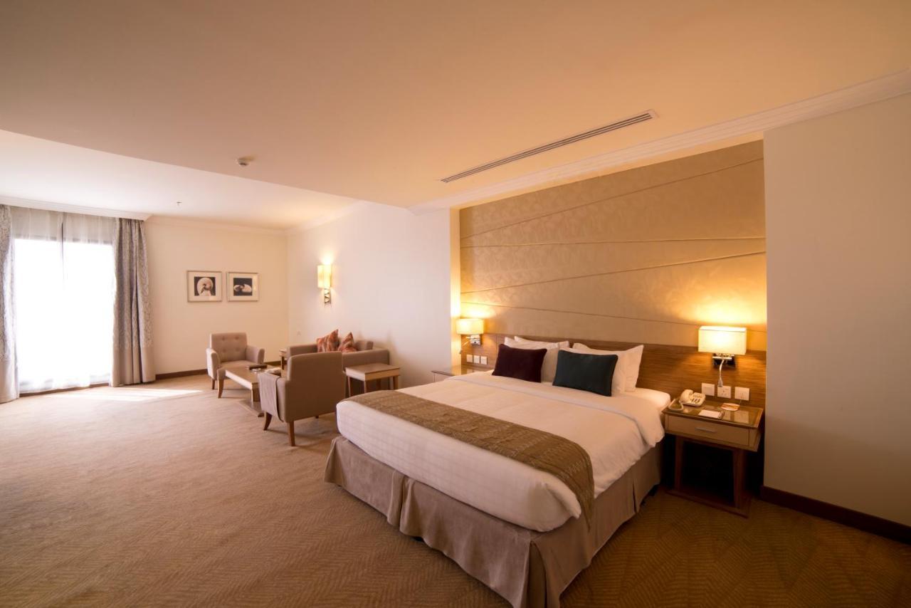 Golden Tulip Dammam Corniche Hotel Exterior foto